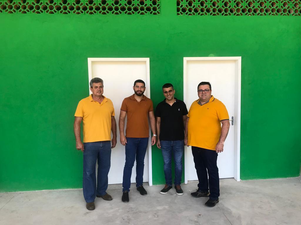 Prefeito de Vargem Alta visita obras esportivas no distrito de Jaciguá