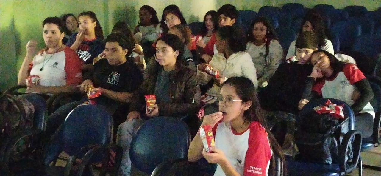 Vargem Alta: aprendendo a ser cineclubista na escola