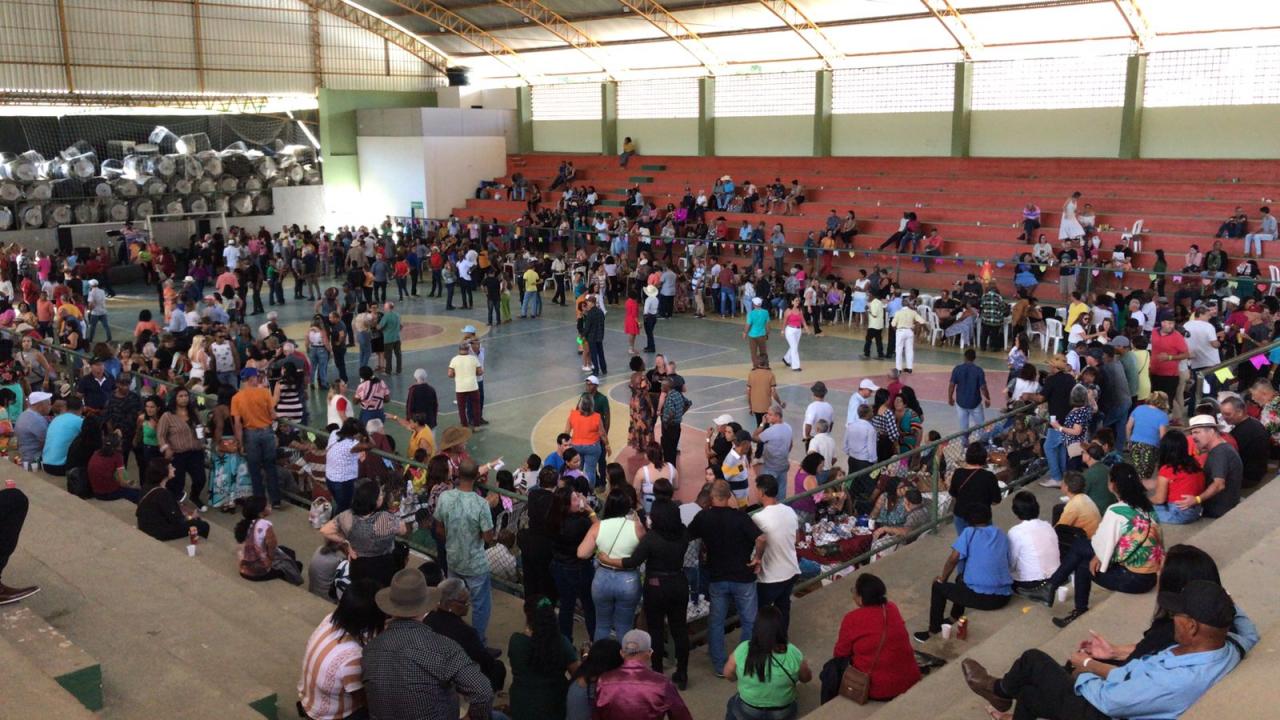 ENCONTRÃO DA TERCEIRA IDADE REÚNE MAIS DE 1.100 PESSOAS EM VARGEM ALTA