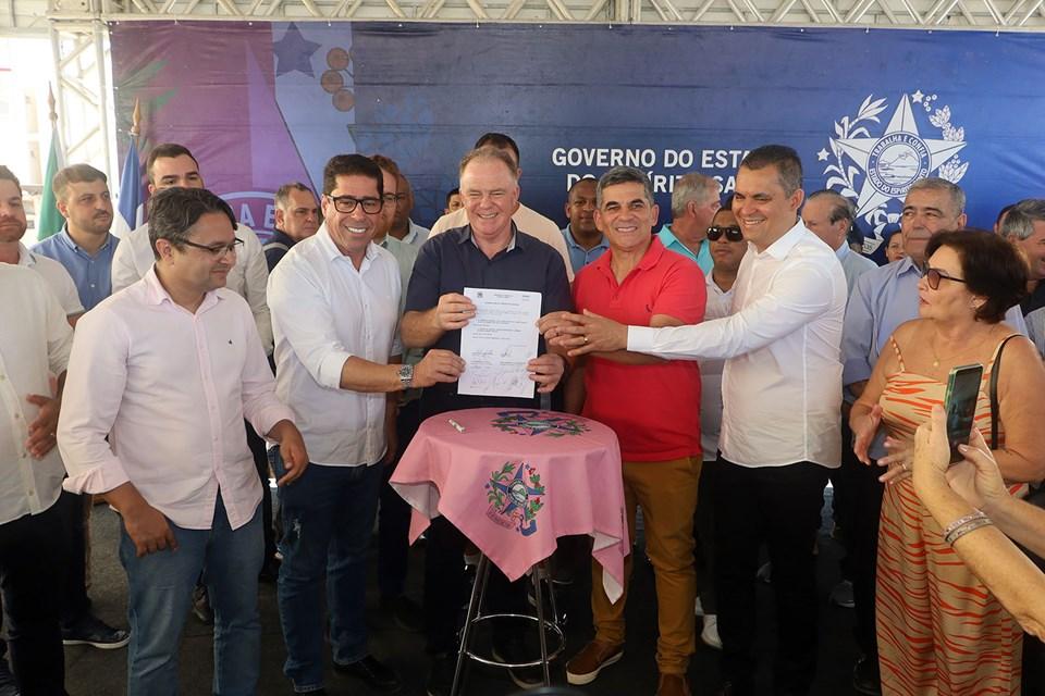 Governo entrega obras de pavimentação e anuncia reconstrução de escola em Piúma