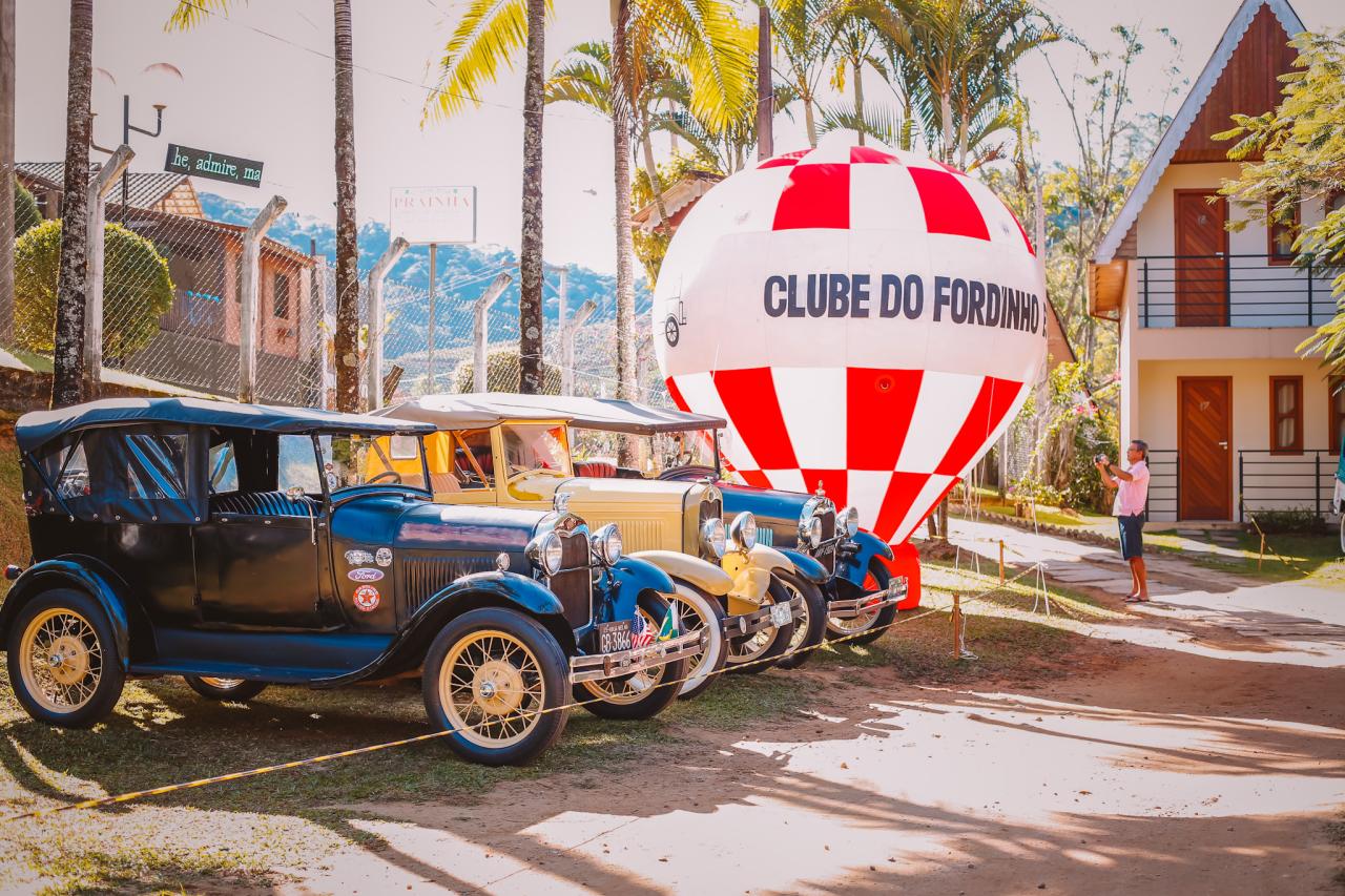 4º Passeio de Carros Antigos de Matilde encanta entusiastas e moradores locais