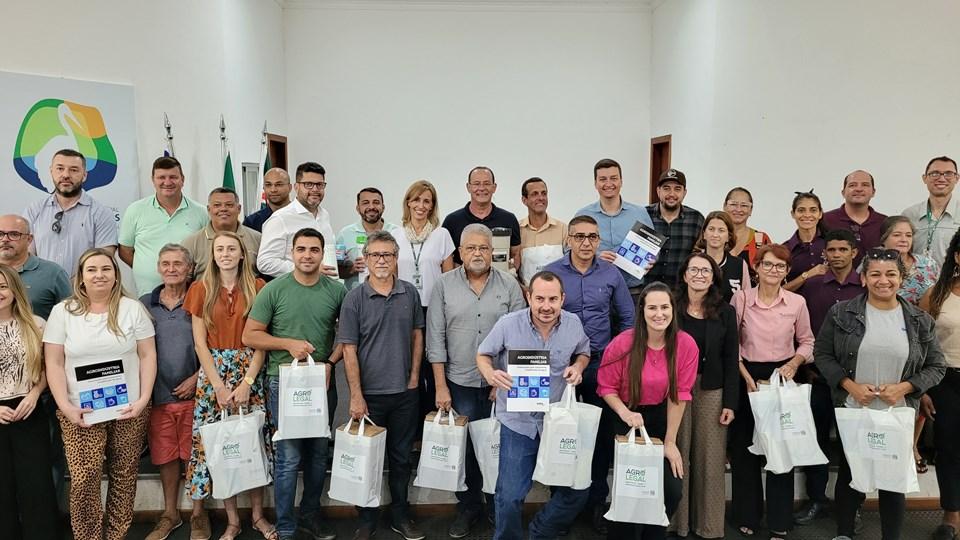 Secretaria da Agricultura entrega kits para tratamento de água nas agroindústrias familiares