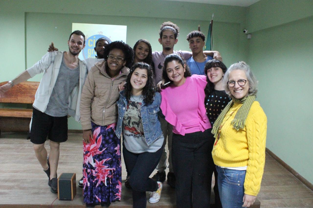 Edital de seleção para jovens bolsistas de Vargem Alta para oficinas de vídeo