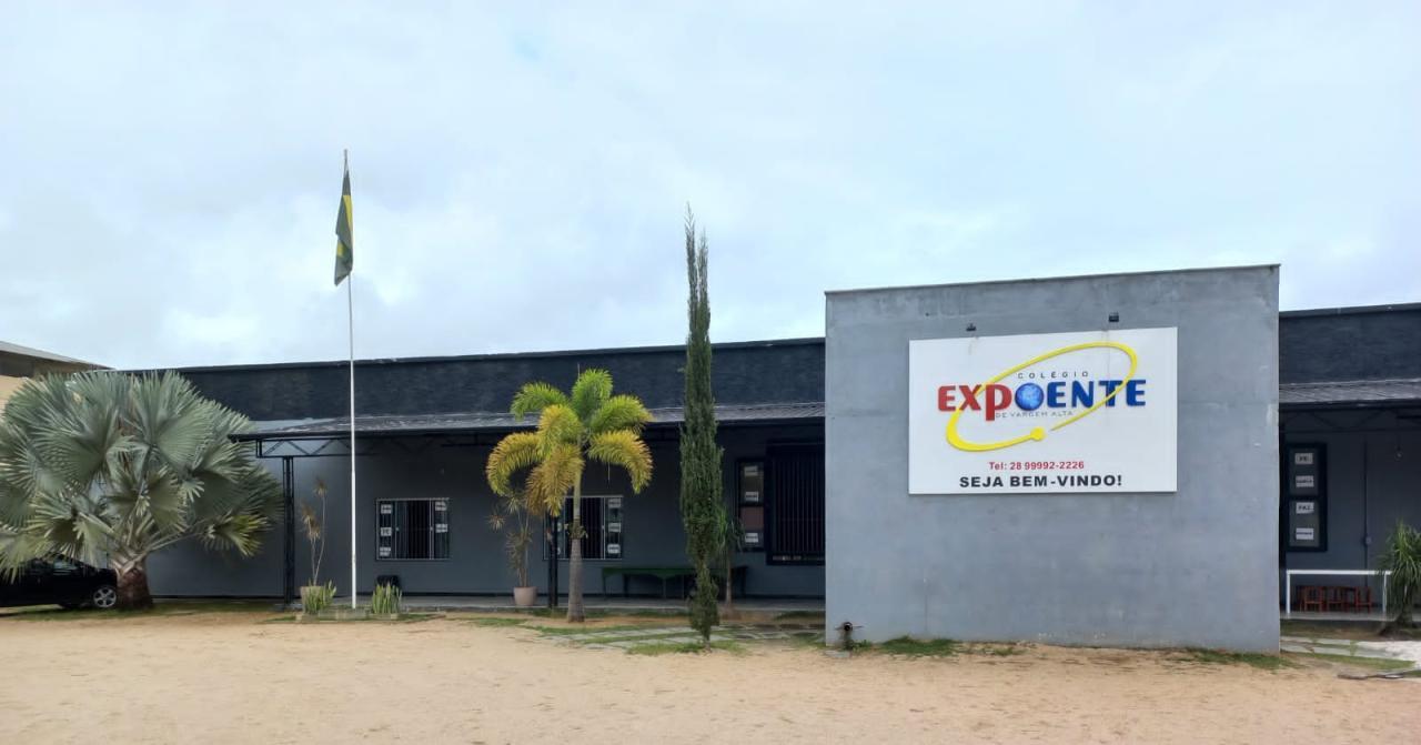 Alunos do Colégio Expoente celebram os 36 anos de Vargem Alta