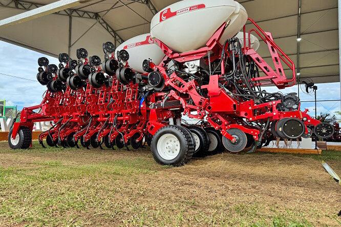 Argentina Crucianelli estreia na Agrishow com plantadeiras autotransportáveis e robustas