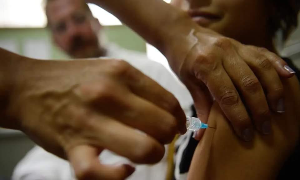 ES adota esquema de dose única da vacina contra HPV; saiba o que muda