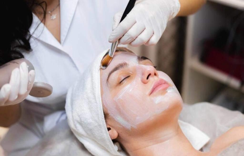 Projeto de lei obriga comunicação de complicações em procedimentos como peeling de fenol
