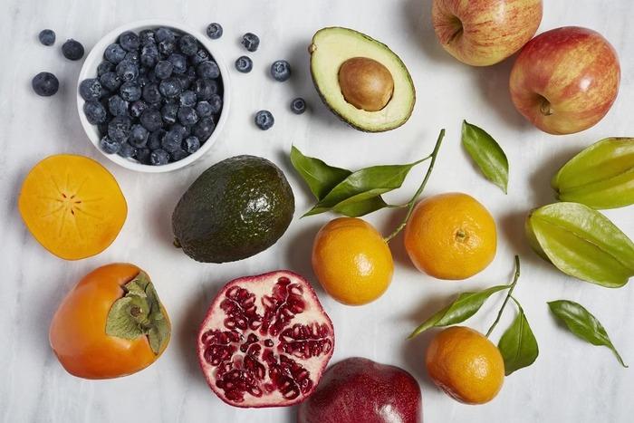 Substância achada em frutas pode ajudar a deter Alzheimer, diz estudo