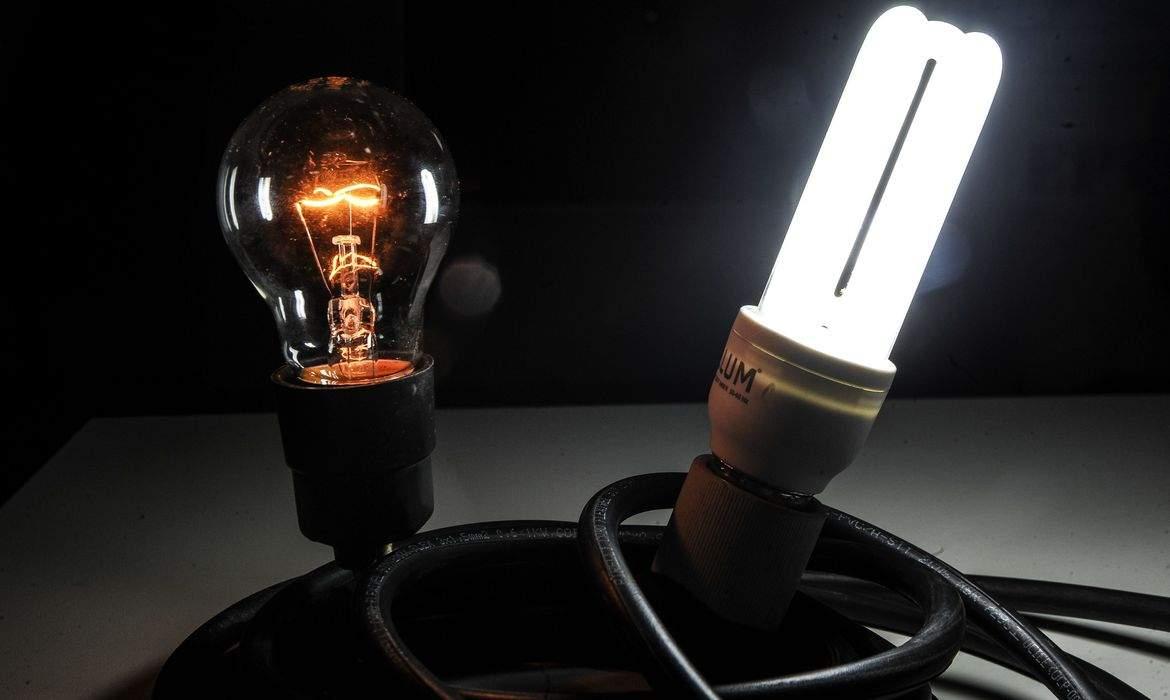 Conta de energia vai ficar mais barata para 1,7 milhão de pessoas no ES