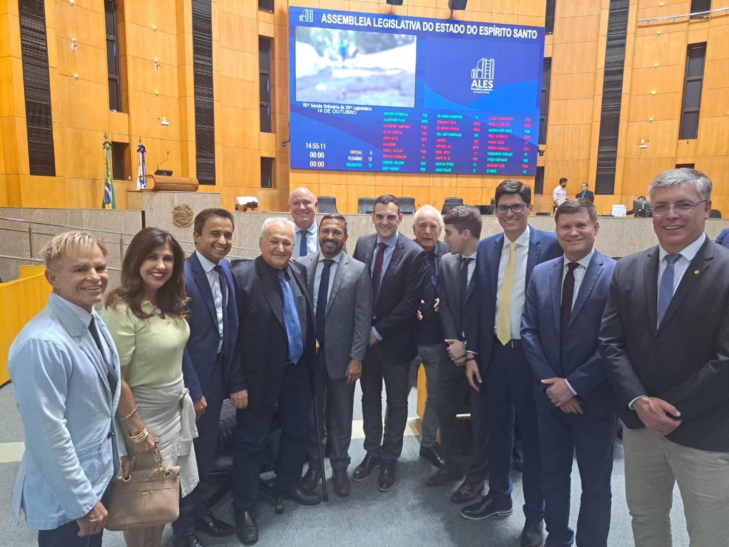 Inspiração para os políticos mais jovens: Ferraço é recebido em clima de festa na Ales após eleito prefeito de Cachoeiro