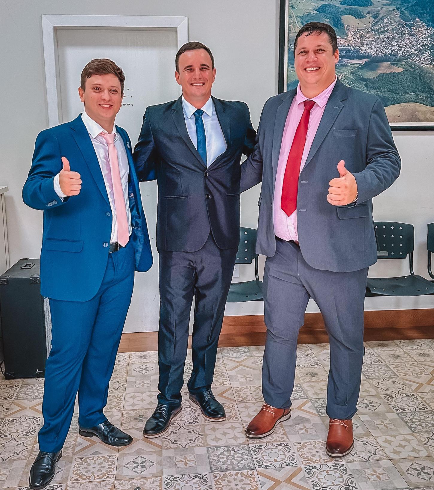 Novo capítulo político: Alfredo Chaves empossa prefeito e vereadores