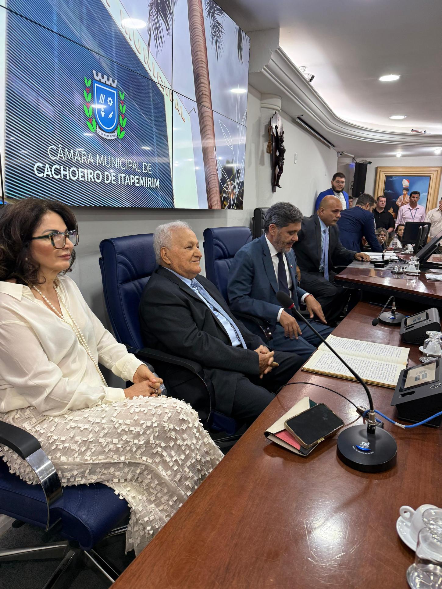 Novo governo de Cachoeiro cumpre promessa antes da posse oficial