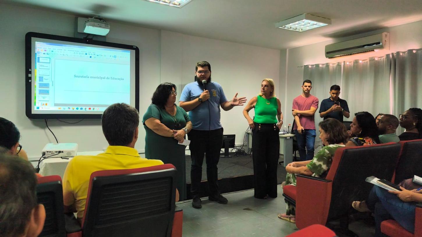 Júnior Corrêa reafirma compromisso com a educação de qualidade em Cachoeiro