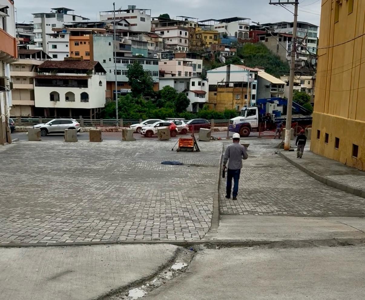 Rua César Missi é reaberta ao tráfego em Cachoeiro após avanços na obra de macrodrenagem