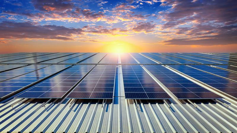 Brasil ultrapassa 3,4 milhões de sistemas solares conectados, com destaque para instalações residenciais