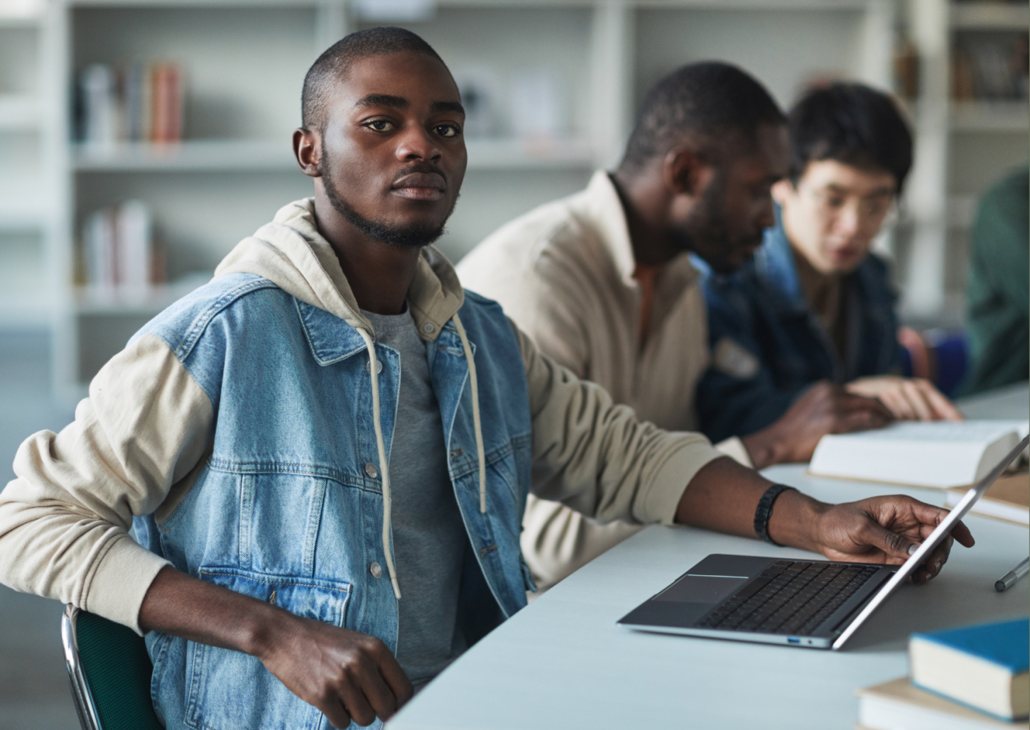 ES abre 311 vagas de estágio para estudantes da rede pública