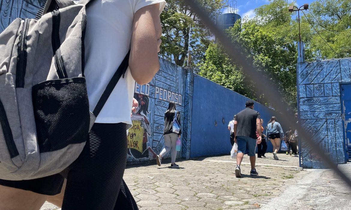 Prefeitura de SP afasta diretores de escolas mal avaliadas no Ideb