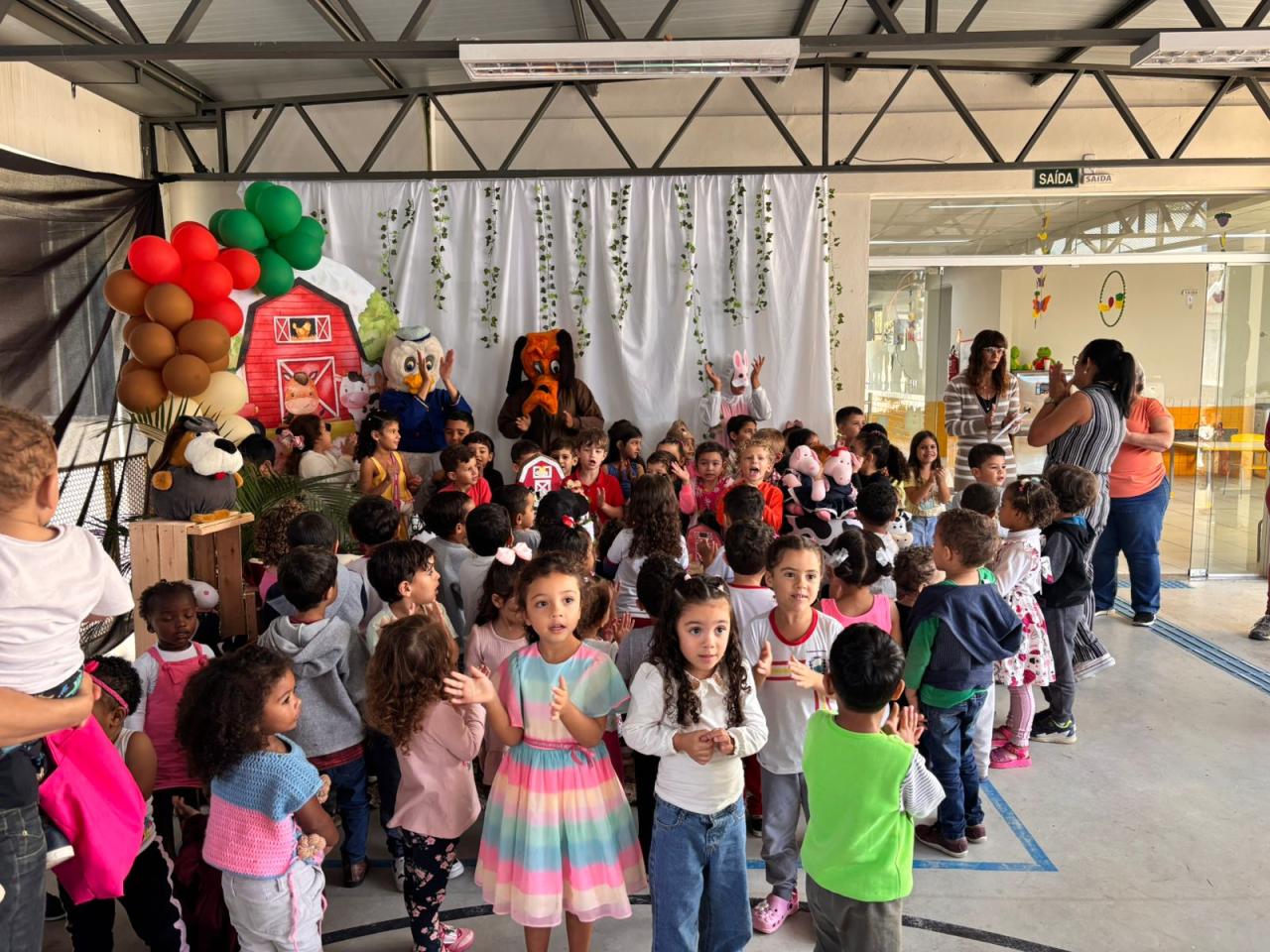 Aniversário com amor: CMEI de Jaciguá emociona
