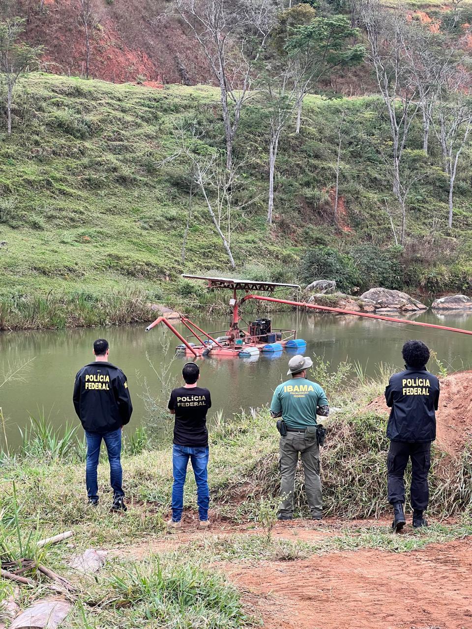 Dragão do rio: PF e Ibama combatem extração ilegal de areia em Ibitirama