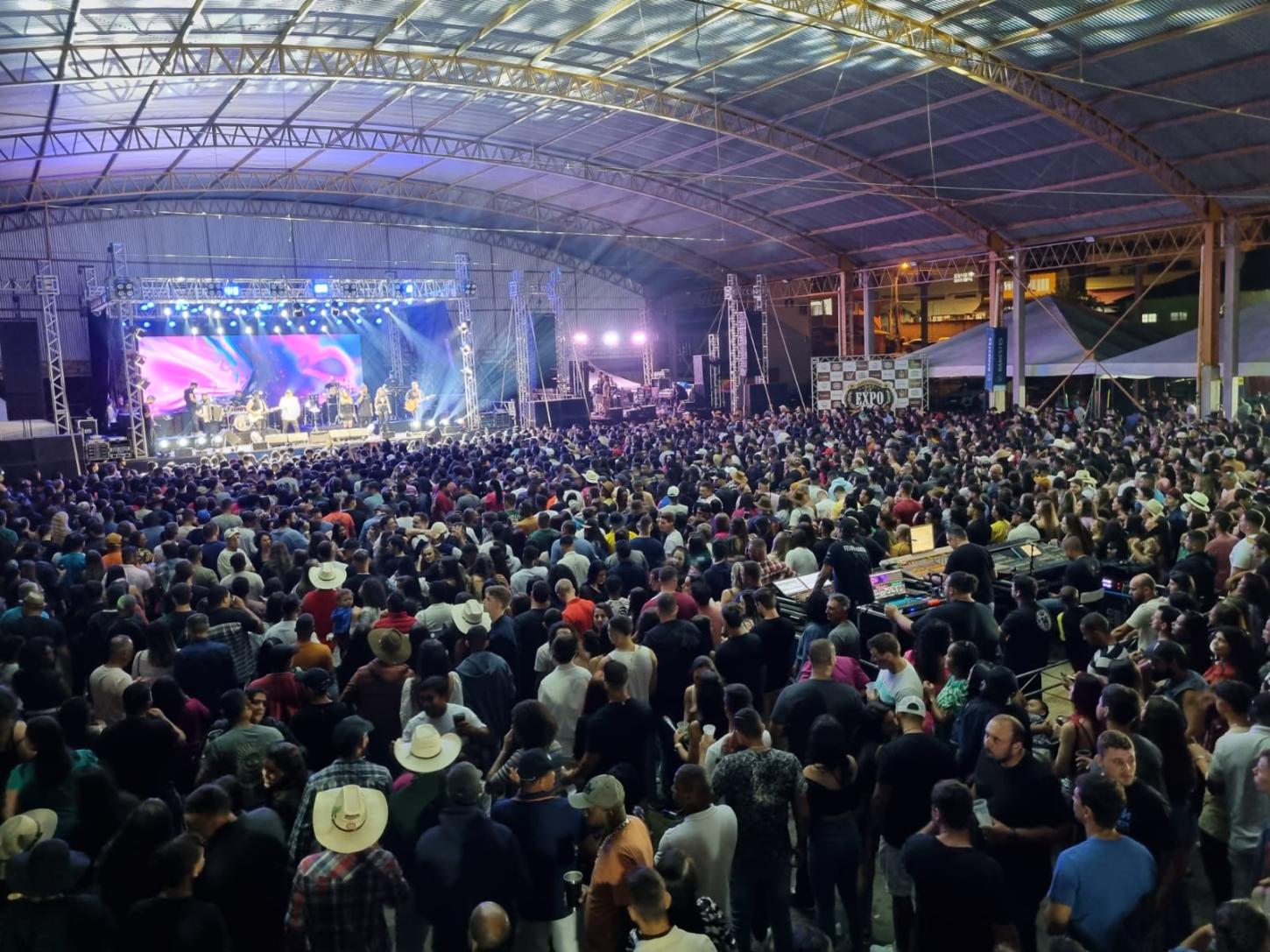 Entrada solidária e shows gigantes em Vargem Alta!