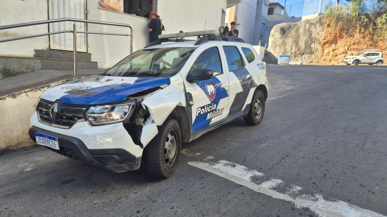 Fuga alucinada termina em batida com viatura e prisão em Cachoeiro