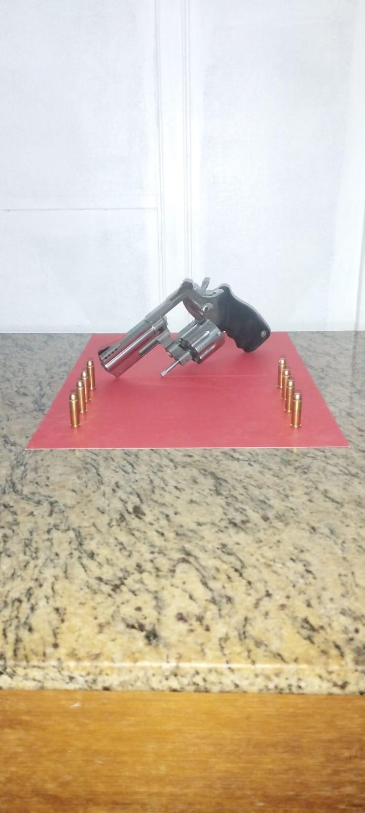 Jovem é preso com revólver perto da Multivix, em Cachoeiro