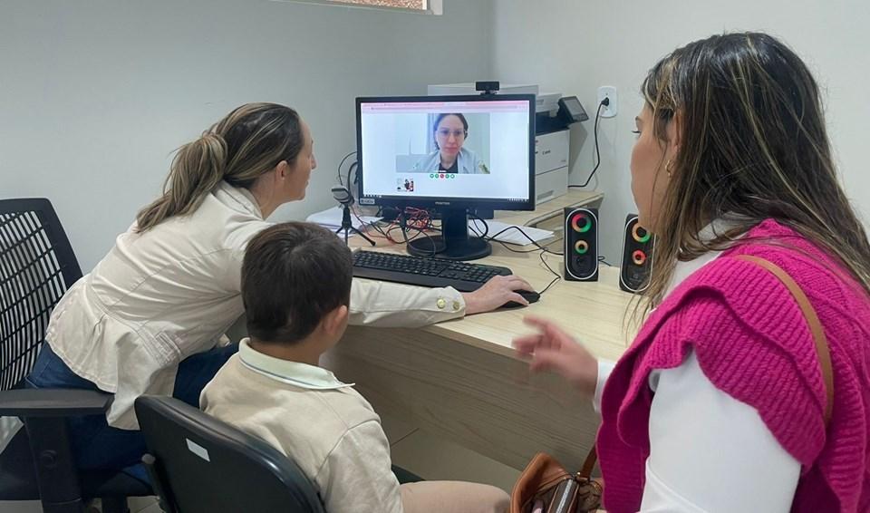Pacientes do interior agora têm acesso remoto a 18 especialidades no ES