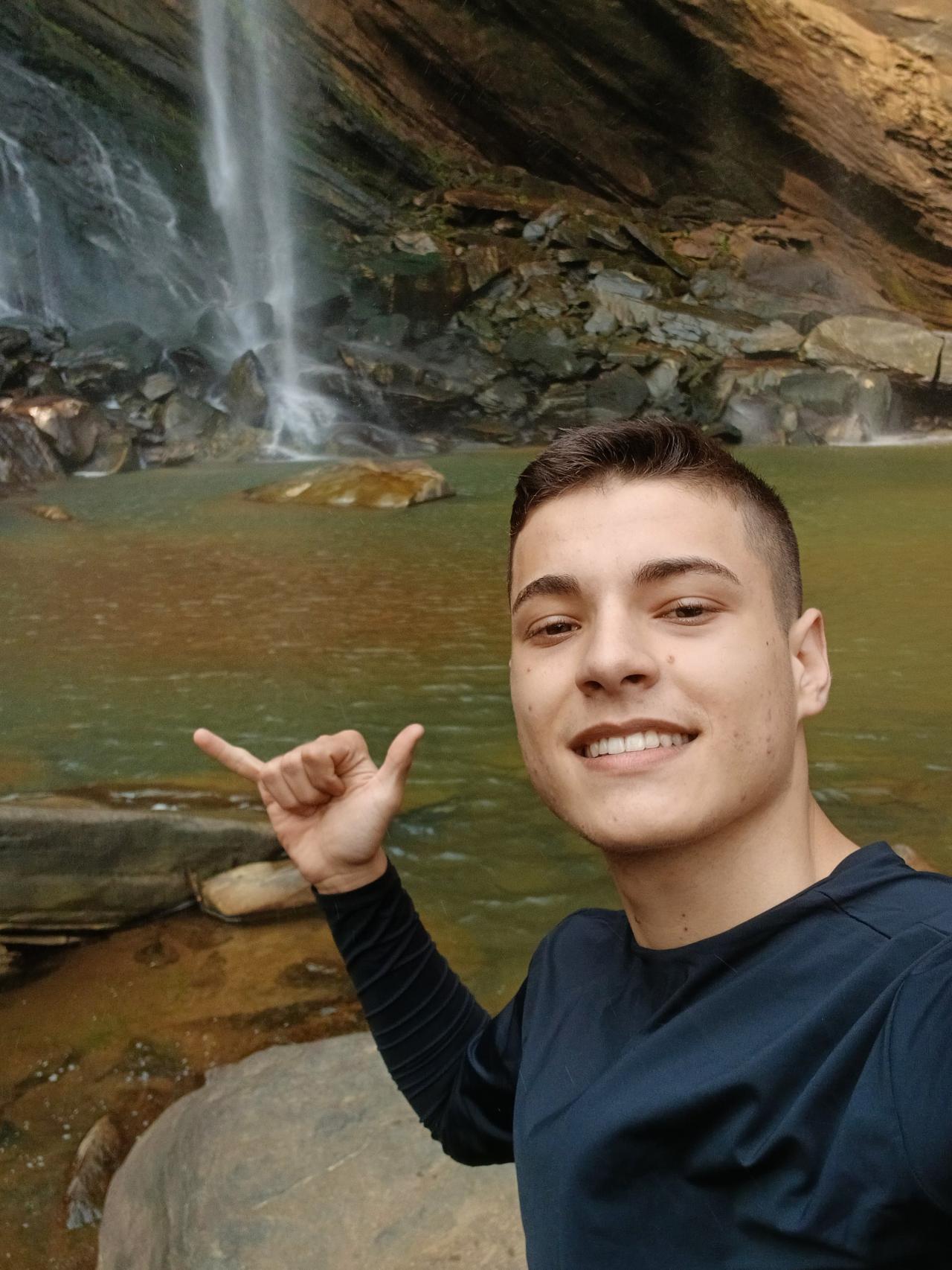 Roça, faculdade e teclado: Rafael estreia o Galera Conexão com sua história de vida aos 18 anos