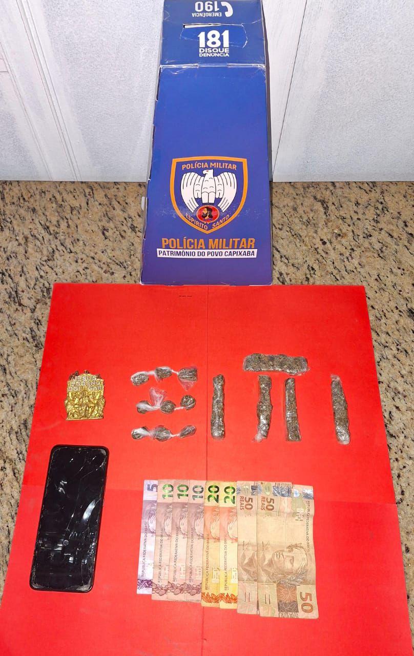 Adolescente é apreendido com drogas próximo a cemitério em Itaóca Pedra