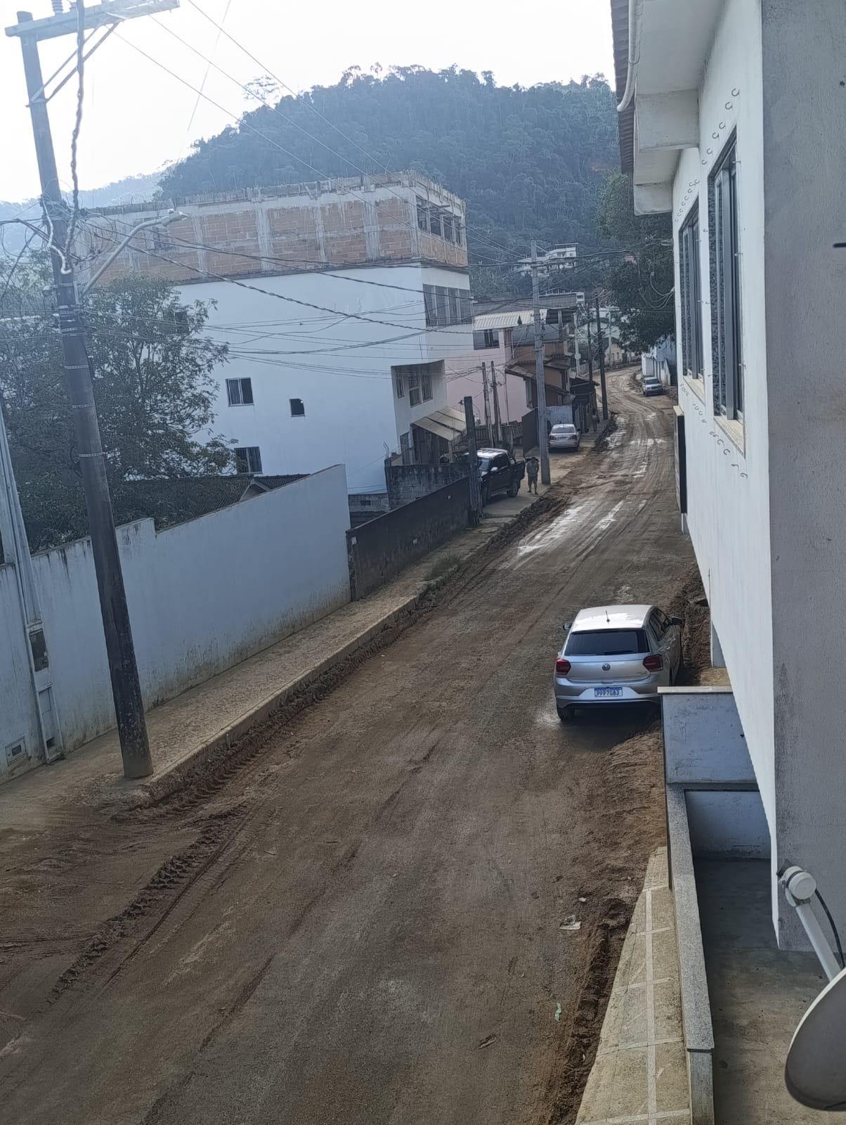 Casal é assaltado por motociclista armado em Jaciguá