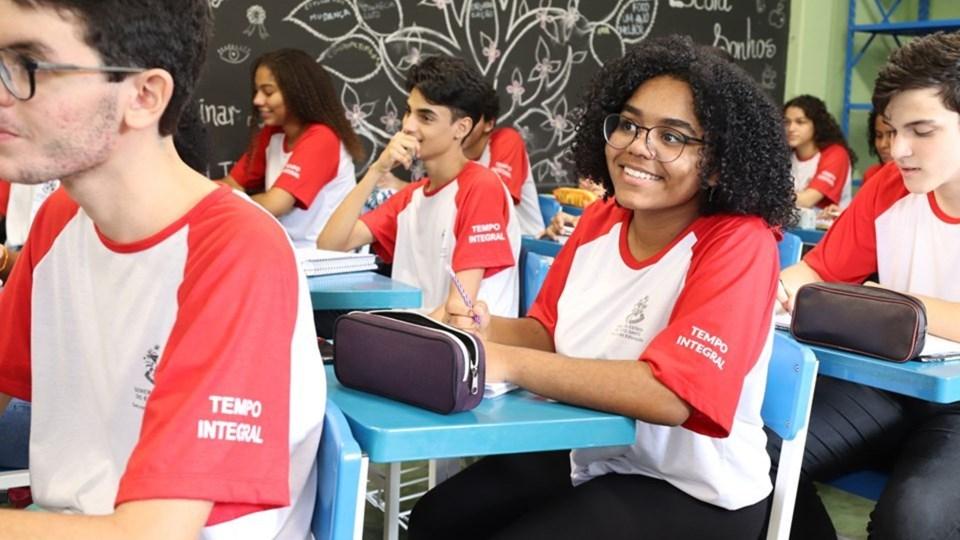 ES lidera o Enem entre redes públicas e cresce em todas as frentes