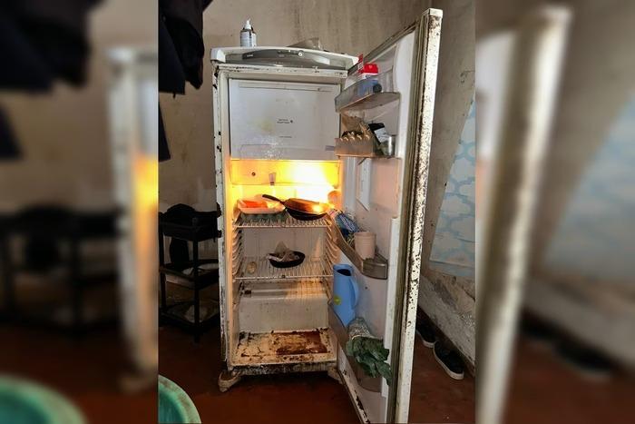 Filho mantinha mãe e irmã trancadas em casa enquanto controlava pensão de R$ 12 mil