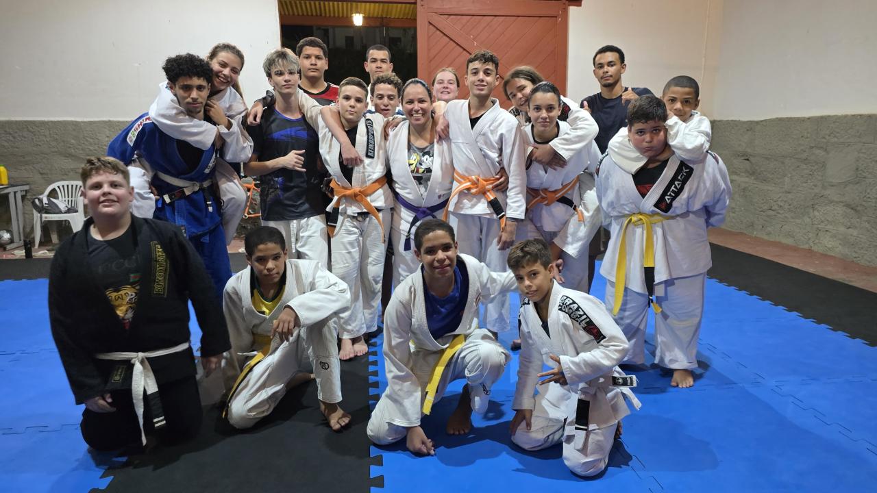Jiu-jitsu muda vidas em Jaciguá com aulas para todas as idades