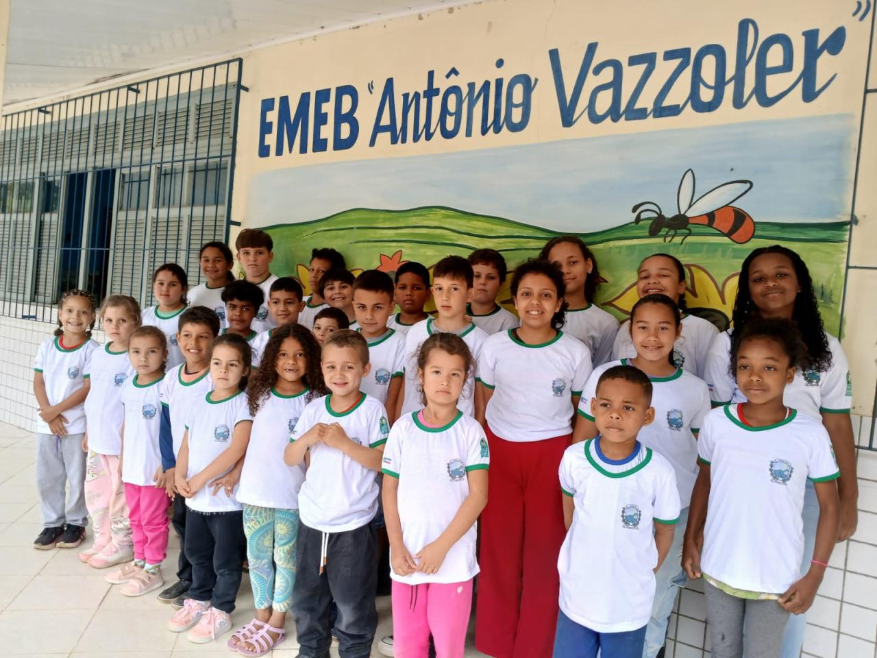 Vargem Alta entrega 5.200 uniformes escolares e registra o maior investimento da história na rede municipal