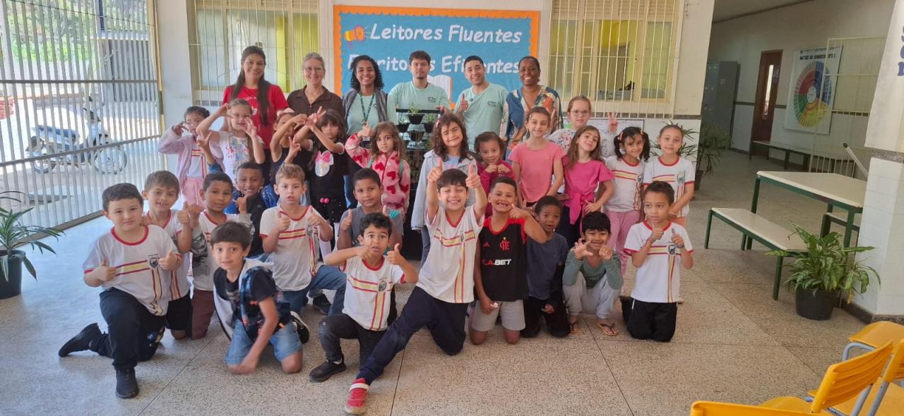 Escola no distrito de Jaciguá aposta na tecnologia para plantar o futuro