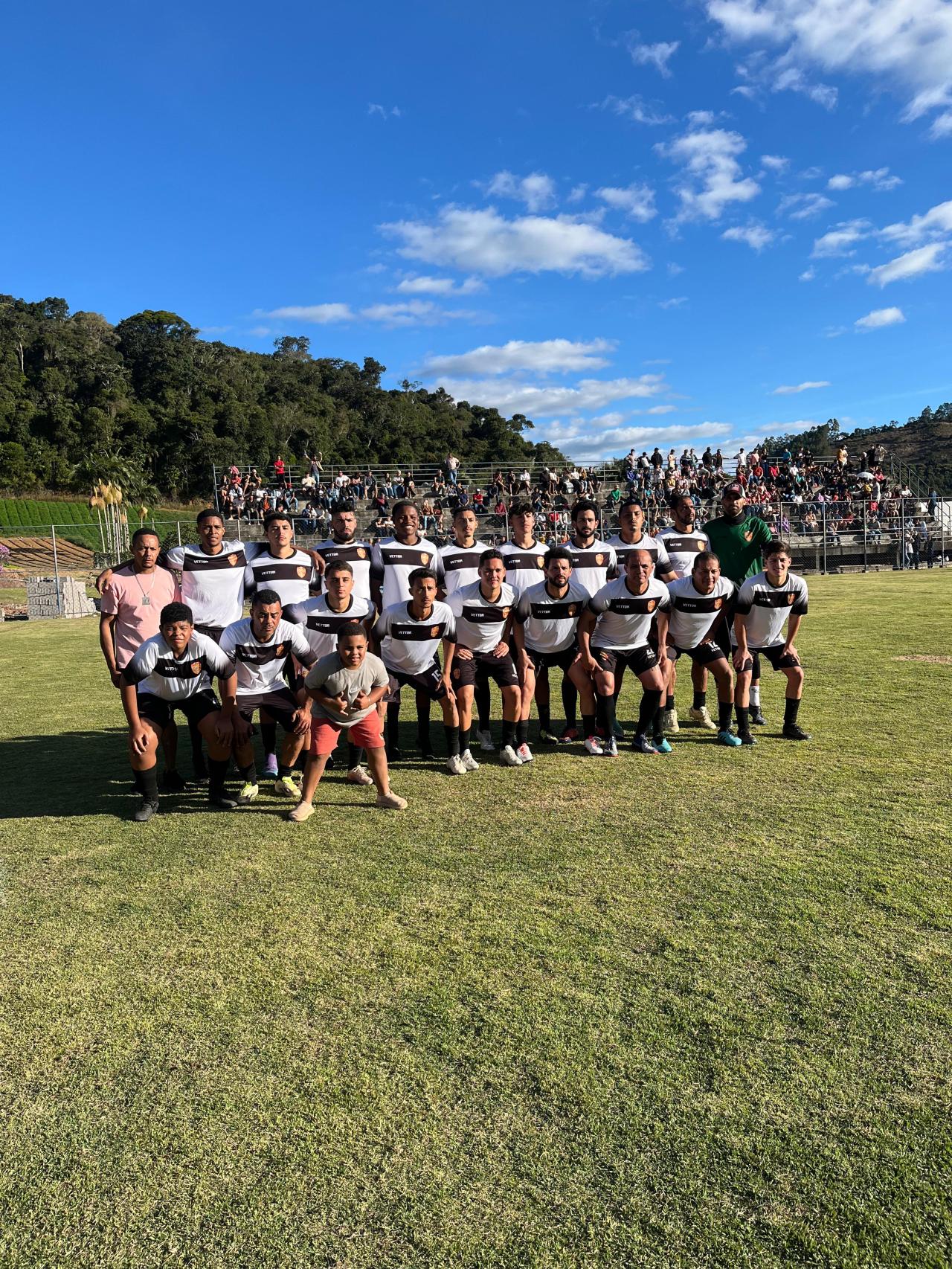 Família Santos levanta a taça no Torneio Entre Famílias de Castelinho