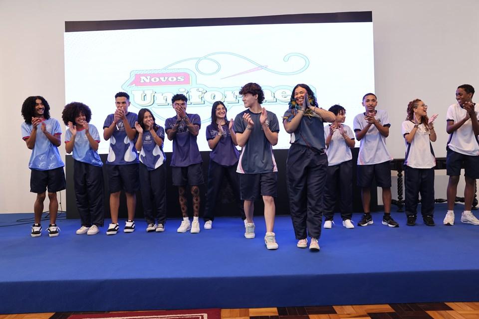 Governo apresenta novos uniformes escolares da rede pública estadual