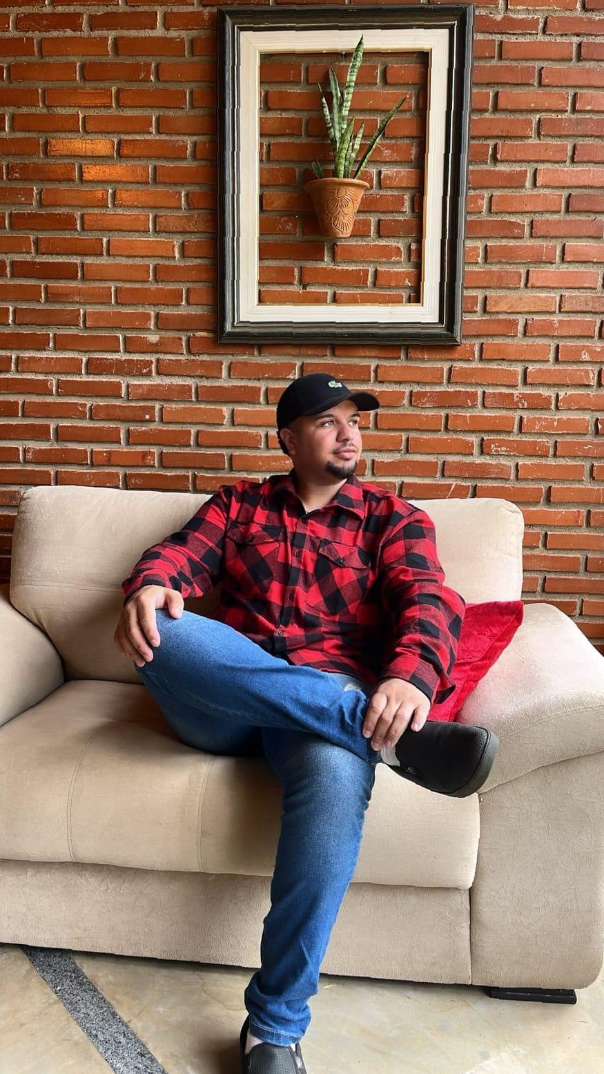 Igor lança primeira música e emociona Vargem Alta