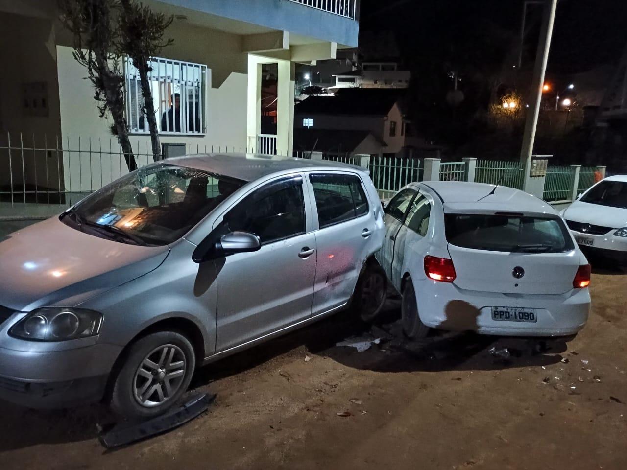 Motorista foge após acidente em Jaciguá; vítima segue internada
