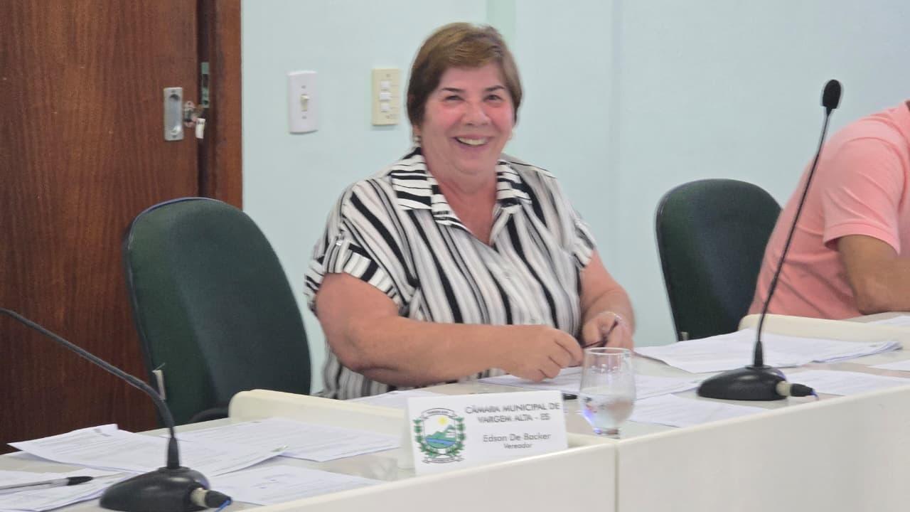 Vereadora solicita conclusão de calçamento em Córrego Alto