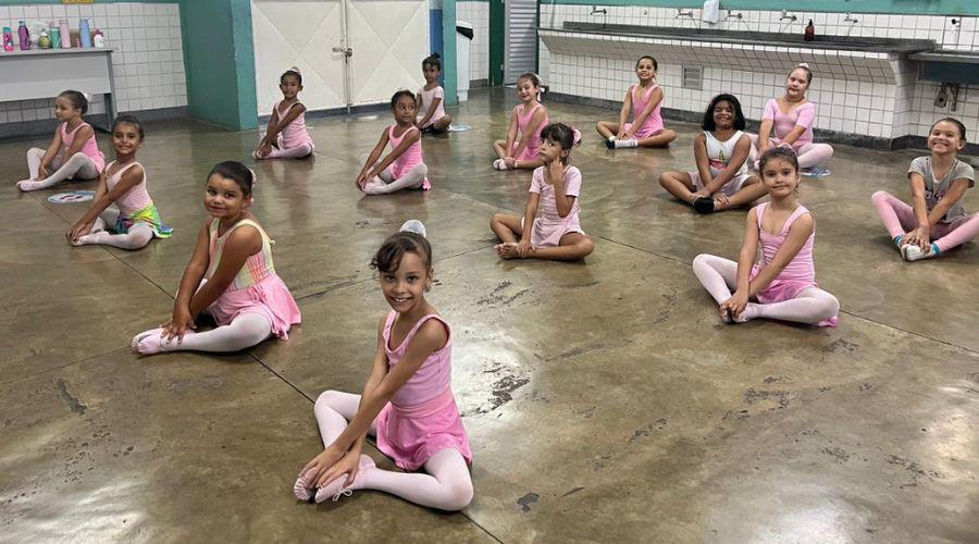 “A Vila Dança”: 250 alunos brilham em mostra inédita em Vila Velha