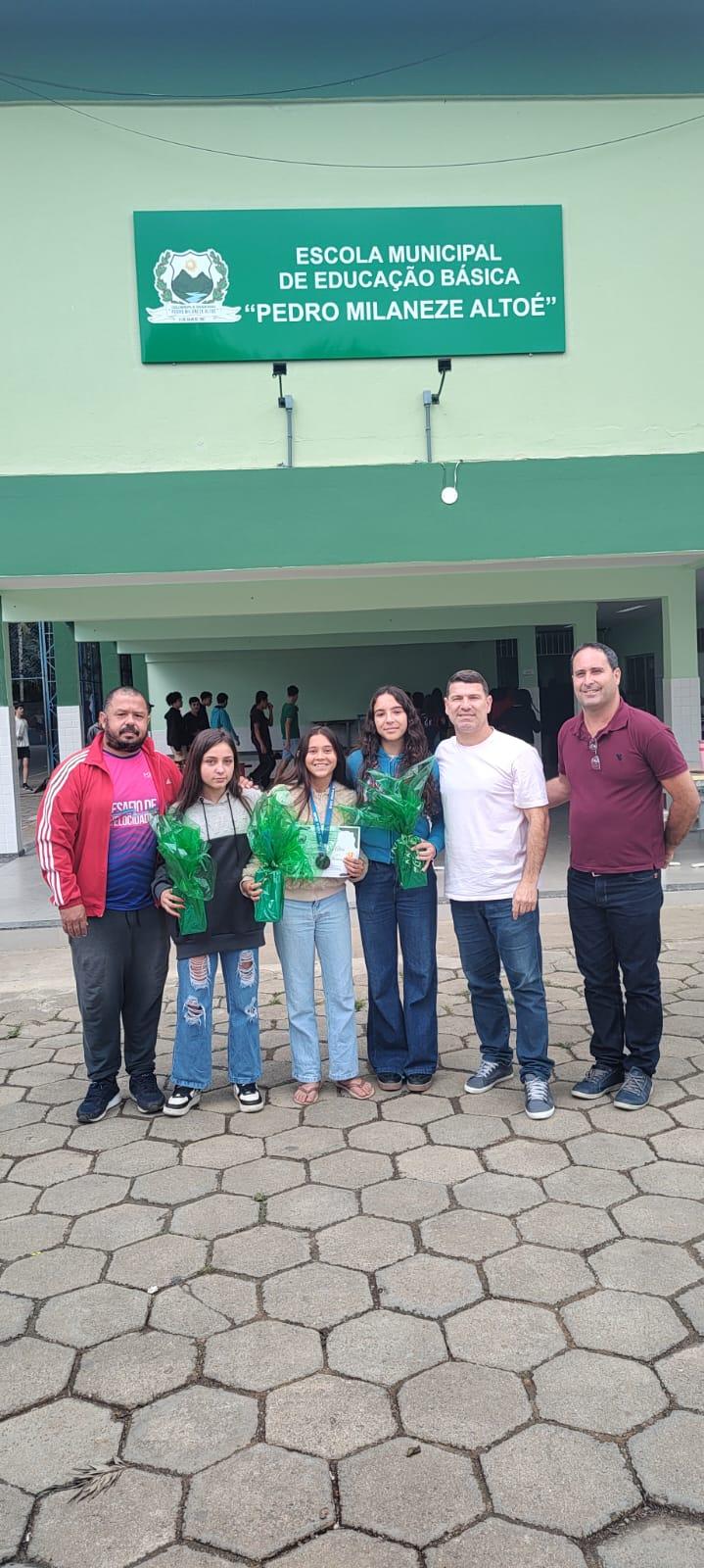 Aluna de Vargem Alta conquista medalha estadual de atletismo
