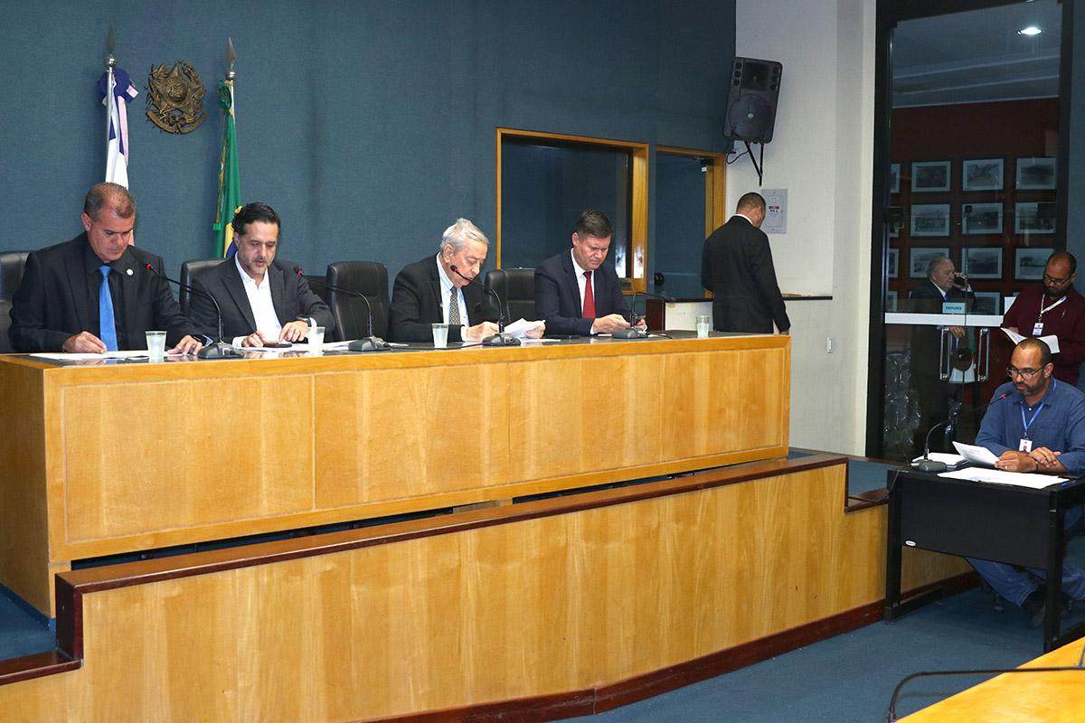 Assembleia aprova uniforme gratuito permanente para alunos do ensino médio