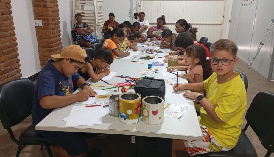 Do desenho ao exemplo: alunos recebem prêmio por cidadania no trânsito