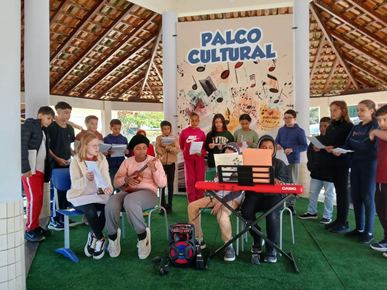 Do palco às salas de aula: como Vargem Alta combate o bullying na escola