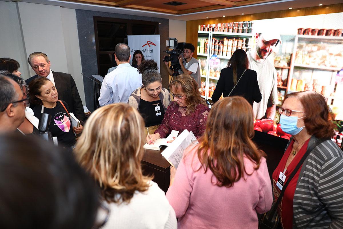 Livro sobre violência no ambiente familiar é lançado na Assembleia
