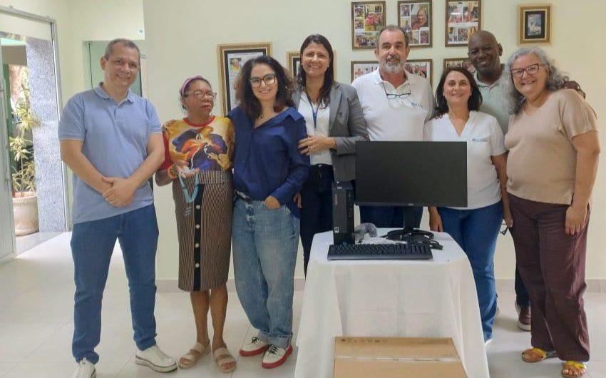 Prefeitura de Cachoeiro doa computador ao Lar Adelson Rebello Moreira