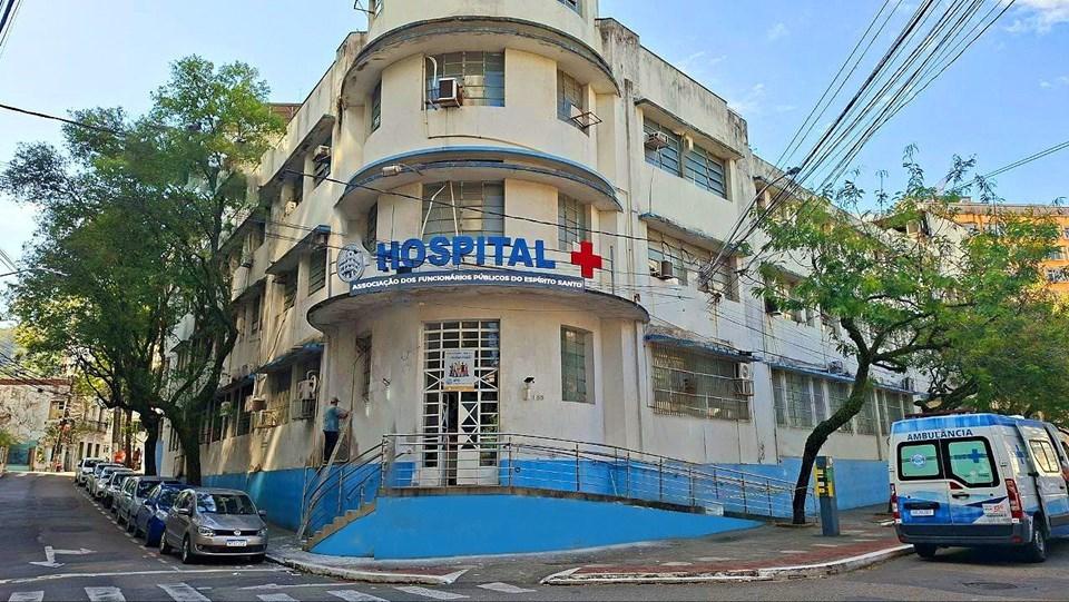 Saúde capixaba faz história com artroplastia total de joelho em paciente raro