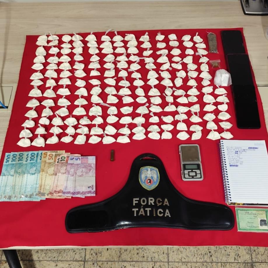 Casal suspeito de liderar o tráfico é preso em Iconha com 178 papelotes de cocaína