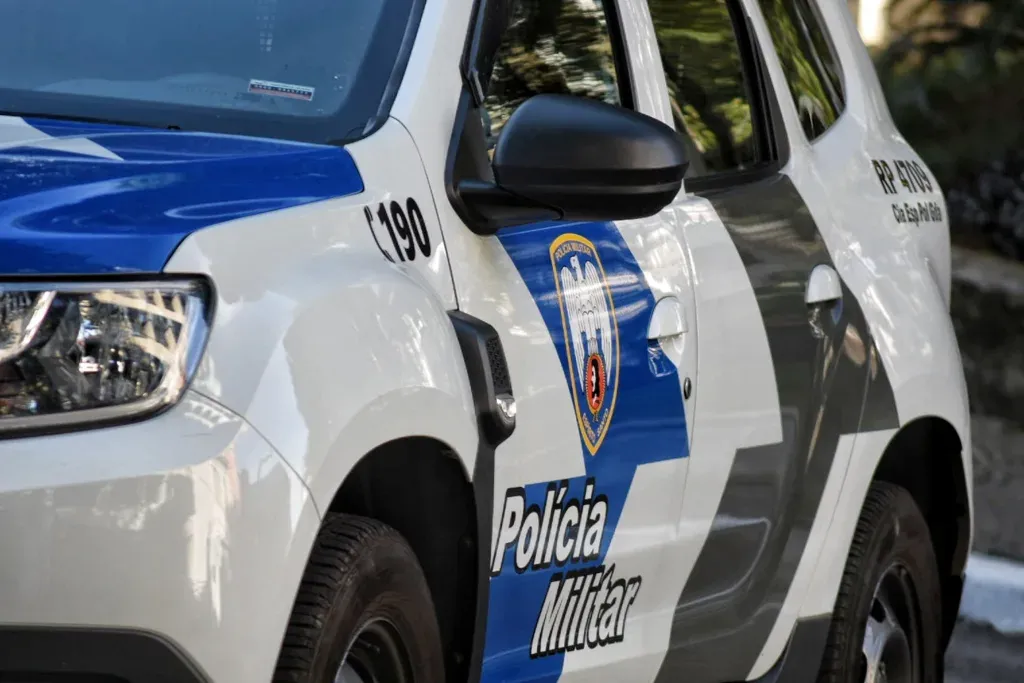 Motorista de aplicativo é baleado no pescoço durante assalto na Serra
